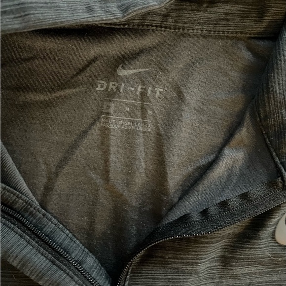 Nike DriFit Running Grey Heather Quarter-Zip Pullover, Medium - Picture 5 of 8